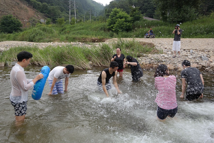1108.jpg> <!--