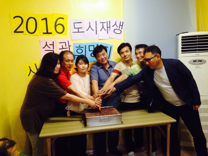 1162.jpg> <!--
