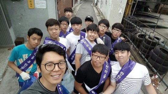 1201.jpg> <!--