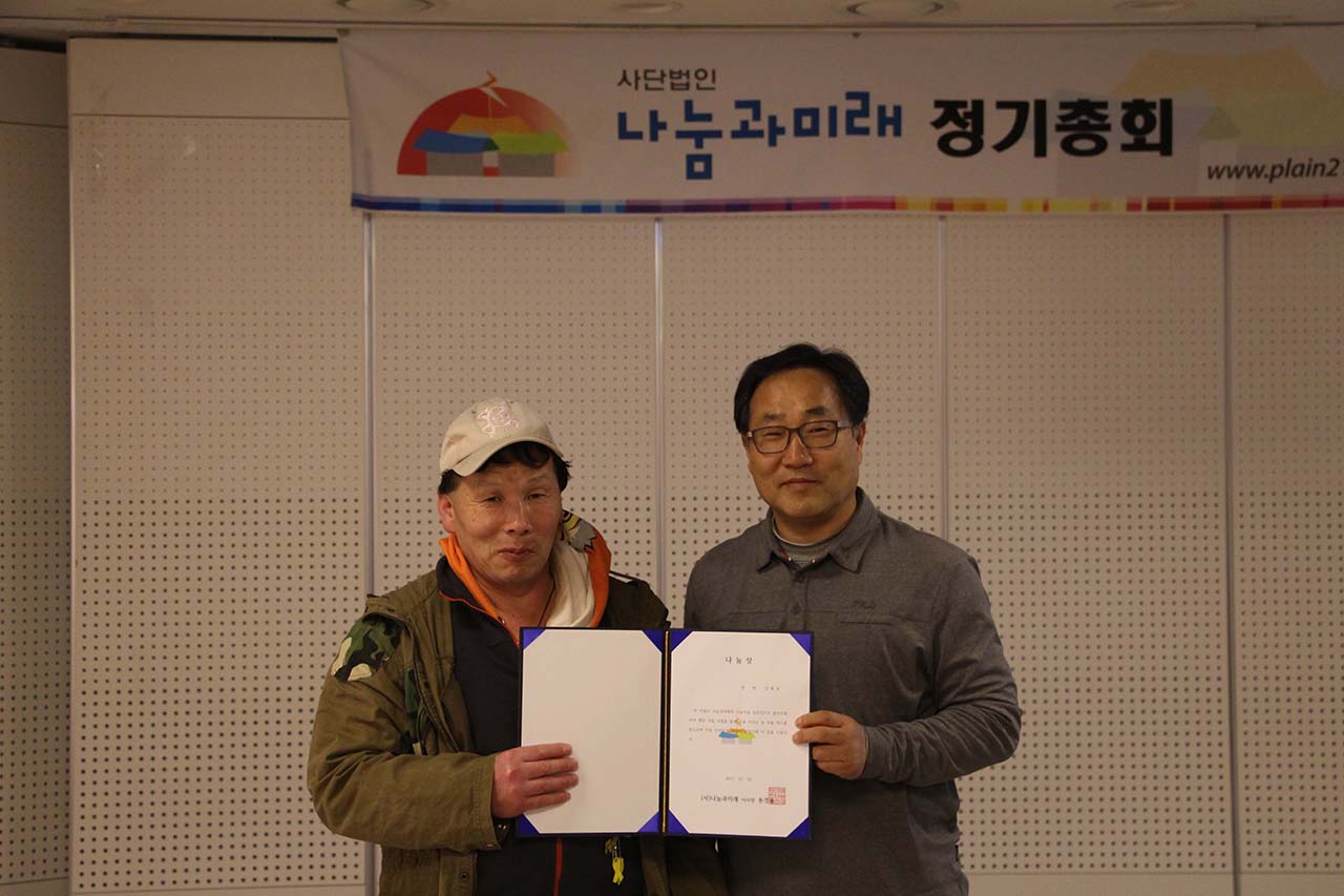 1585.jpg> <!--