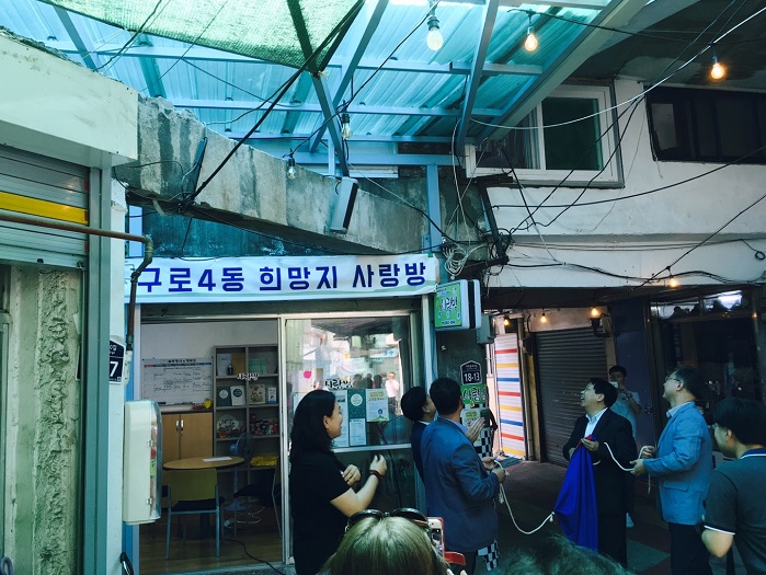 1746.jpg> <!--