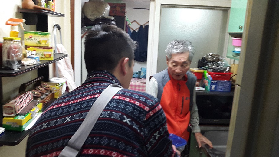 344.jpg> <!--