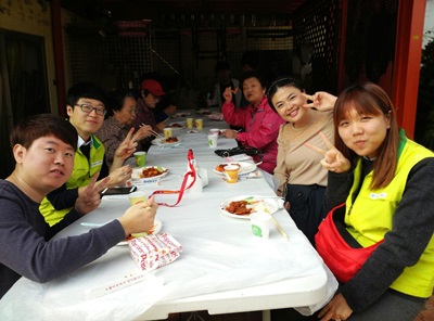 673.jpg> <!--