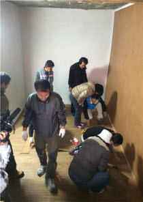 709.jpg> <!--