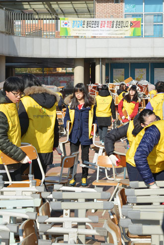 722.jpg> <!--