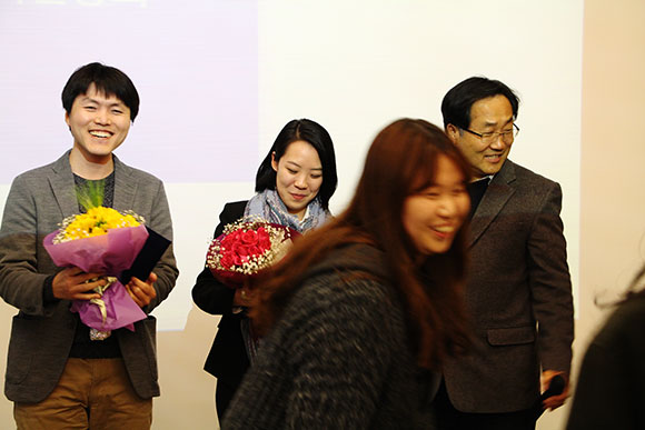 737.jpg> <!--