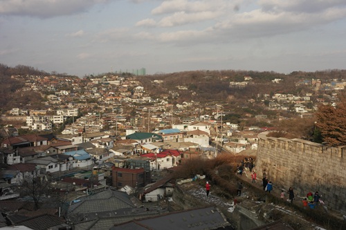 748.jpg> <!--