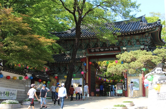 763.jpg> <!--