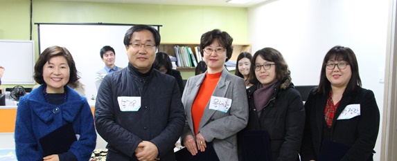 811.jpg> <!--