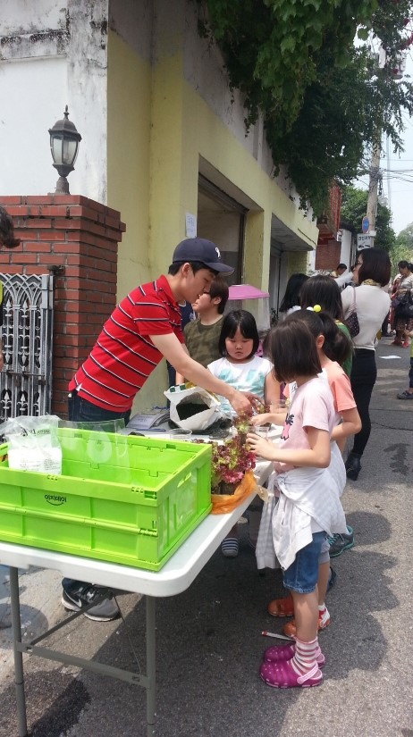 950.jpg> <!--