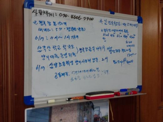 955.jpg> <!--